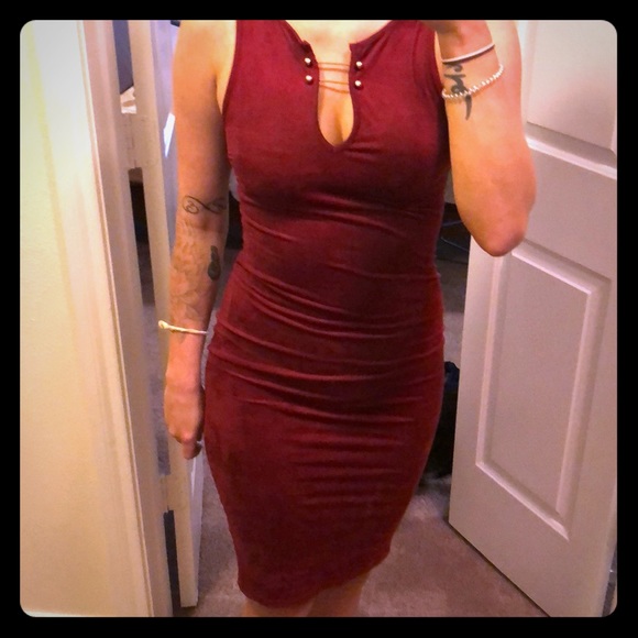 Adorable velvet dark maroon bodycon dress - Picture 1 of 8